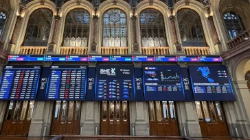 El Ibex rompe su racha bajista y rebota sobre los 12.000 puntos