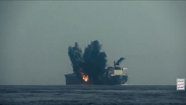 EU ataca puerto petrolero en Yemen; hutíes denuncian 20 muertos