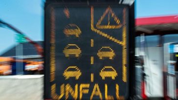 Auto überschlägt sich: Eltern sterben bei Unfall auf der A14