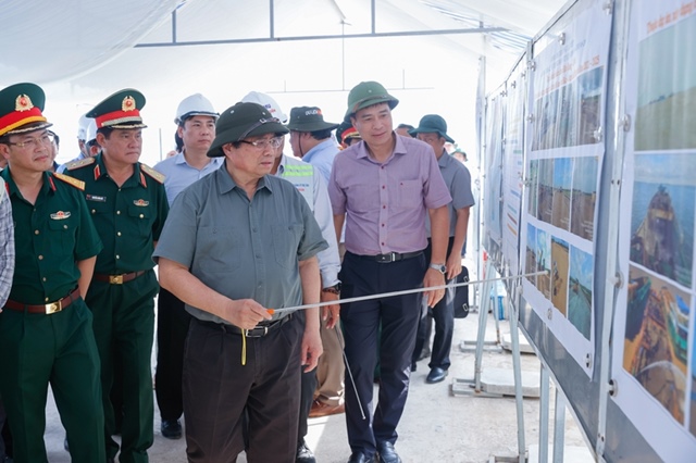 Thủ tướng kiểm tra dự án cao tốc Cần Thơ