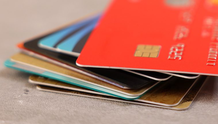 Carta di credito, come funziona il prelievo di soldi per pagare