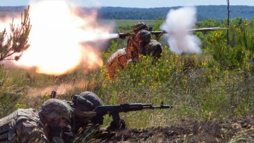 Zelenszkij szerint látszattűzszünettel leplezik az orosz támadásokat, Moszkva csak hétfőig állna le – háborús híreink vasárnap