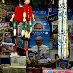 Corsa all’acquisto e prezzi più alti per i gadget di Papa Francesco dopo la sua morte