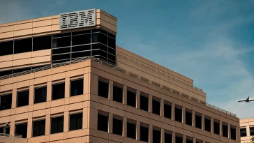 IBM avanza en computación y sube a máximos