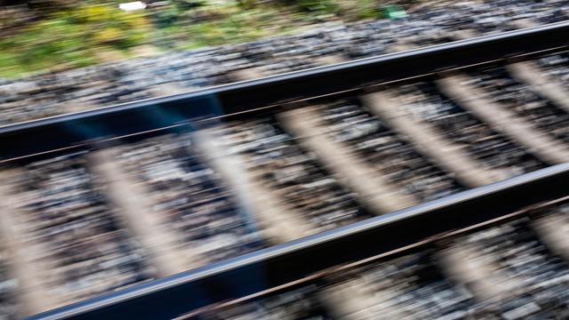 Notfälle: Jugendlicher auf Bahngleisen verursacht Streckensperrung
