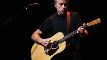 Hone Your Hybrid Picking on Jason Isbell’s Lighthearted Love Song “Foxes in the Snow”
