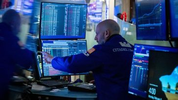 Potężne zwyżki na Wall Street. Dolar w górę, złoto w dół