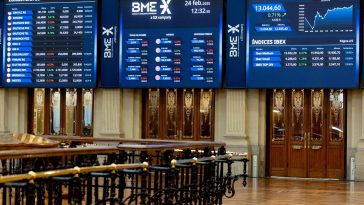 El IBEX 35 termina al frente de Europa tras esquivar el pinchazo de Telefónica