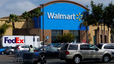 Trump poručio najvećem svjetskom lancu trgovina: Progutajte carine