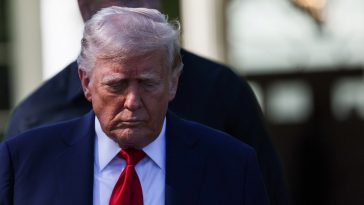 A crise silenciosa do dólar: endividamento e tarifaço complicam hegemonia dos EUA?