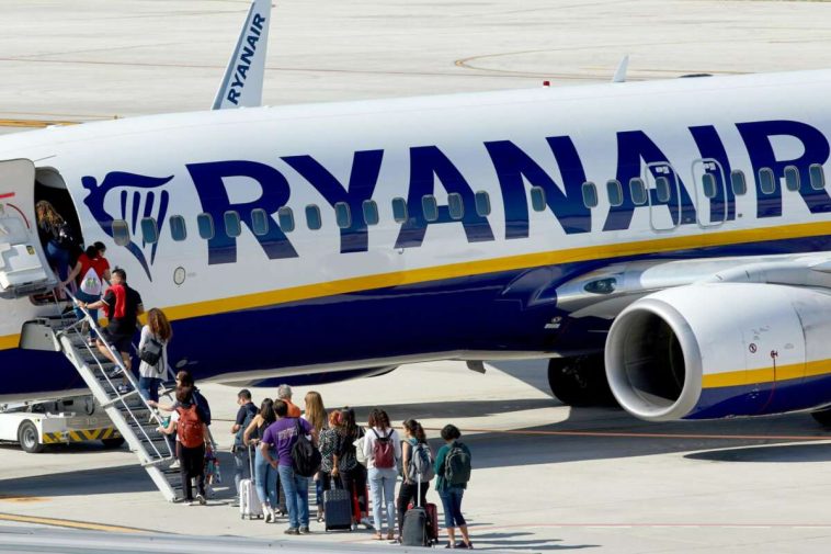 Estos son los empleados a los que Ryanair no recortará el sueldo