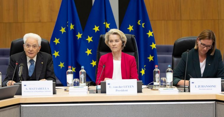 Mattarella: «L’Italia lavorerà con responsabilità con la Ue, non affievolire spinta europeista»