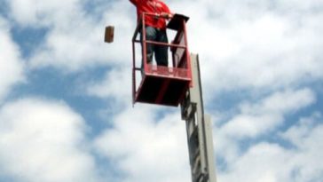 The key to a successful egg drop experiment? Drop it on its side