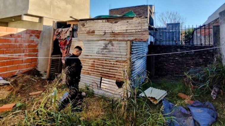 Encontraron a un nene de un año abandonado y desnudo: sus padres estaban borrachos