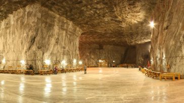 “Elvesztettük a csatát a természettel” – Szüntelen ömlik a víz, óriási a pusztítás a világhírű sóbányában