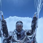 No Oxygen, Coated in Ice: Chinese Paraglider Survives 8,600-Meter Flight