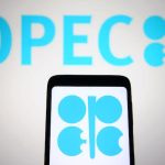 Dầu giảm nhẹ trước khả năng OPEC+ tăng sản lượng