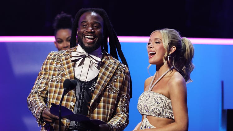 Shaboozey Clarifies His Viral Side-Eye At The 2025 AMAs Had “Nothing To Do” With Megan Moroney