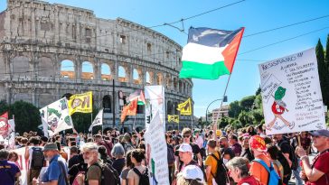 La piazza contro il decreto sicurezza: «No allo Stato di paura»