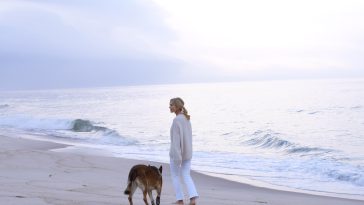 An Open Landscape, Between the Beach and the Bay, Becomes a Family’s Dream Home