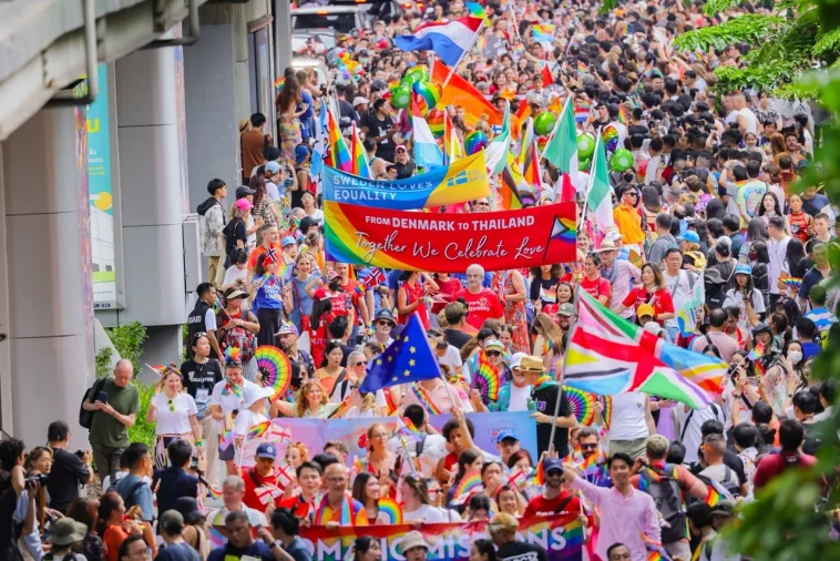ส่องภาพประวัติศาสตร์ ‘Bangkok Pride Parade 2025’ ปิดฉากเซ็นทรัลเวิลด์คนทะลัก
