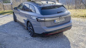 Volkovi z Wall Streeta: bo prej bankrotirala Tesla ali ZDA?