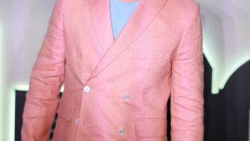 Brad Pitt shows off new buzzcut on ‘F1’ Mexico City premiere red carpet