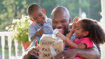 100 simple and sweet Father’s Day wishes that’ll make him smile