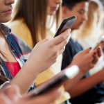 Scuola: da settembre stop ai cellulari in classe anche alle superiori