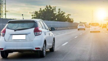 La letra que tiene la matrícula de este coche en España: es de Marruecos y fue detenido tras duplicar la velocidad permitida