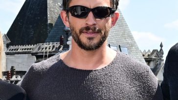 Jonathan Bailey Shows His Feet for Free-& the Internet Has Thoughts