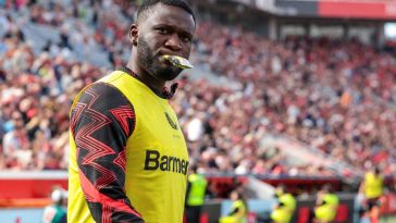 Watch: Broda Shaggi playfully grabs Boniface in a hilarious moment at Troost-Ekong’s charity match