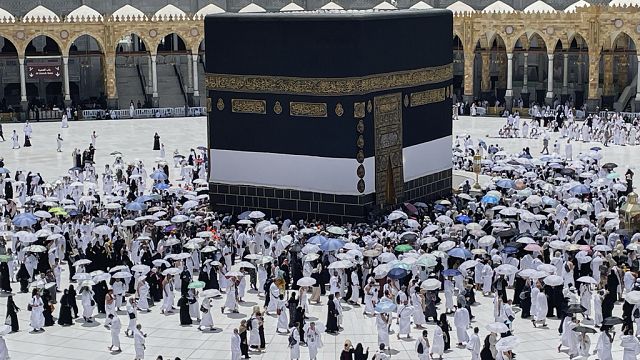 Kaaba’s sacred cover replaced ahead of islamic new year