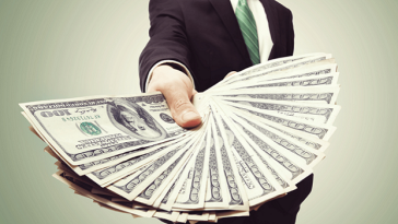 ‏الرواتب المُجزية: استثمار ذكي أم عبء إضافي على الشركات؟