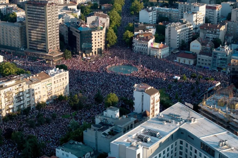 VELIKI PROTEST U BEOGRADU: Dva zahtjeva, ozbiljni incidenti, istekao rok dat Vučiću