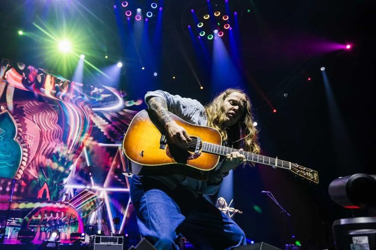 Explore the Art of Flatpicking Through Two Standout Billy Strings Solos