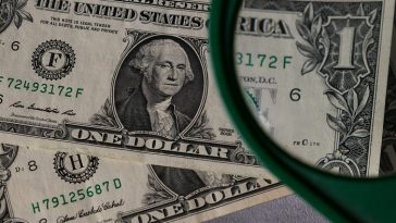 Dolar pao najniže u više od tri godine