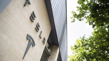 Tesla desafía la normativa: prueba su conducción autónoma en Madrid sin aval de la DGT ni permiso municipal