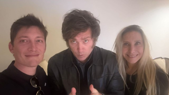 Santiago Caputo, golpeado en el Triángulo de Hierro: por qué Javier Milei y su hermana le bajaron el pulgar