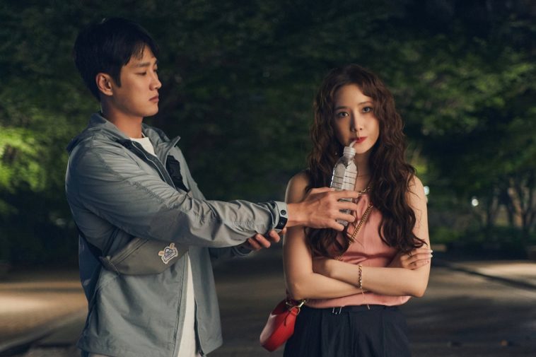 Ahn Bo Hyun Dutifully Serves Lim YoonA in Upcoming Film “Pretty Crazy”