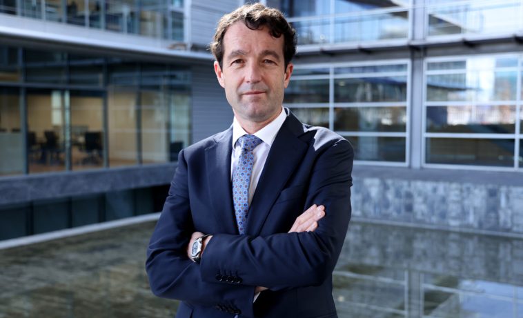 Goldman Sachs se derrite con Indra antes de la compra de Escribano