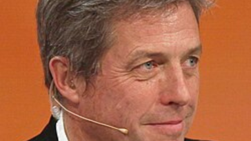 Hugh Grant Steals the Spotlight at Wimbledon 2025 with Effortless Charm and Classic Style