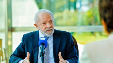 Lula discute tarifaço com Alckmin, Haddad, Gleisi, Fávaro, Sidônio e Jaques Wagner