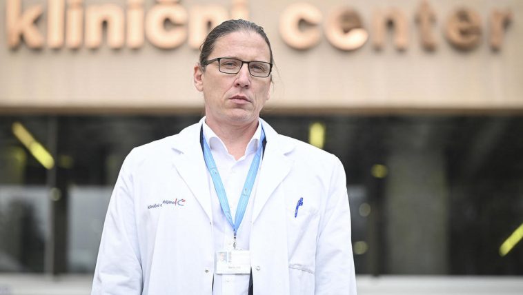 Zakaj je število zaposlenih v UKCL nenadoma striglo za 2.500?