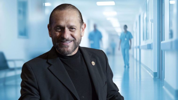 Teo González recuerda la muerte de su mamá: ‘Le pusieron sangre infectada, pasantes cometieron errores’