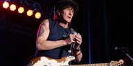 “When he told the doctor he was going to perform, the doctor said, ‘You’re out of your mind’”: Richie Sambora recovering from “gruesome” injury after playing through the pain