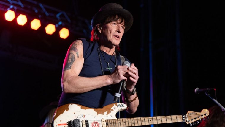 “When he told the doctor he was going to perform, the doctor said, ‘You’re out of your mind’”: Richie Sambora recovering from “gruesome” injury after playing through the pain