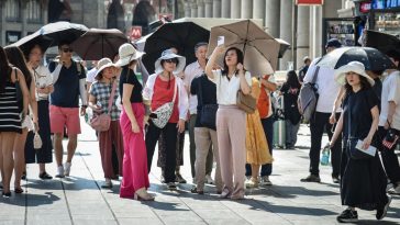 Overtourism in Italia, le 10 città più colpite: la classifica