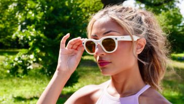 I took a walk with Meta’s new Oakley smart glasses -Bans in every way