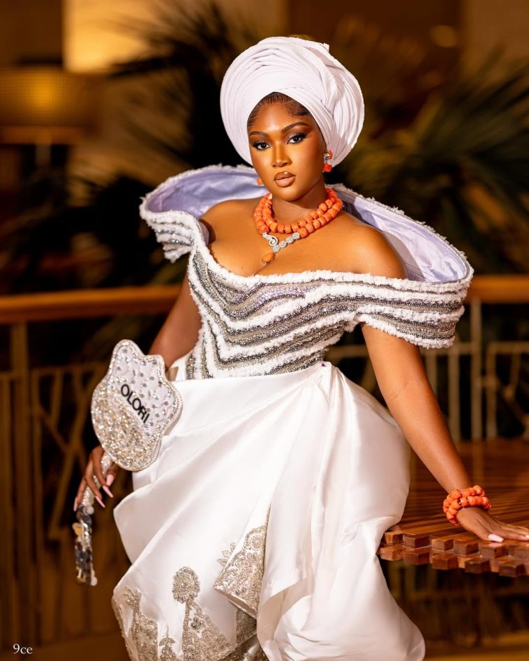 Look Elegant in White at Your Traditional Wedding With This Classy Bridal Look